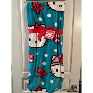 Hello Kitty blue christmas blanket - peppermint dots